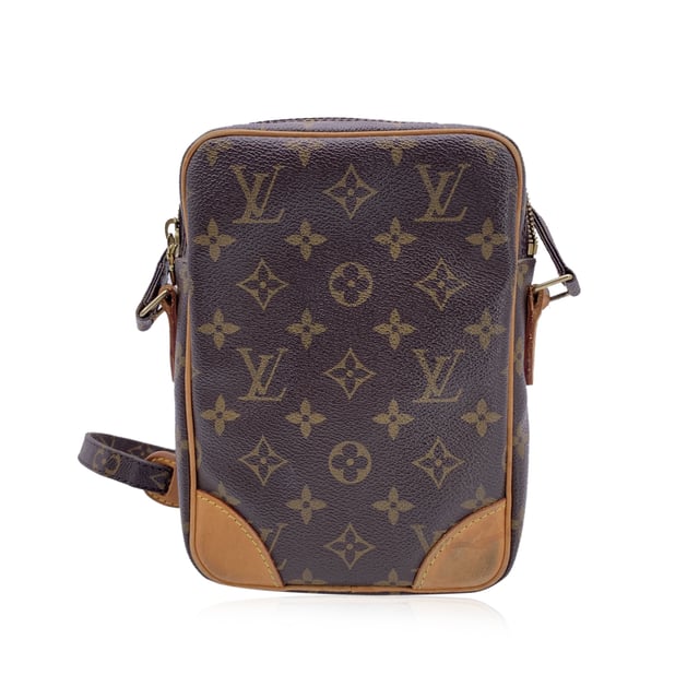 VINTAGE, RRP AS NEW
A true classic from the archives of Louis Vuitton, the Danube Messenger Bag blends compact utility with the timeless appeal of the house's iconic monogram canvas. This stylish piece is beloved by vintage collectors for its practical size, durable design, and unmistakable heritage look.  Trimmed in warm tan leather and accented with gold-tone hardware, the Danube features a convenient front slip pocket and an adjustable monogram canvas strap with a shoulder pad-designed for comfortable, on-the-go wear. The top zipper opens to a leather-lined interior with an open pocket, perfect for keeping essentials close and organized.  Inside, the embossed 'LOUIS VUITTON Paris - Made in France' mark and unique ity serial number attest to the bag's origins and craftsmanship. Compact yet functional, the Danube remains one of LV's most versatile vintage models-ideal for city explorers, seasoned travelers, or anyone seeking a piece of classic Vuitton charm with everyday practicality. Condition Rating: B - VERY GOOD CONDITIONCondition Details: Gently used. Some scratches and darkness of use on leather trim. Some darkness on the hardware. Light scratches on the internal lining. Please check the photos carefully and ask if you need to know more details or if you have any doubts.Measurements (cm):Depth: 3.8Height: 20.3Length: 15.2Other Details: Dustbag? NoKeys? NoBox? No Measurments:  width: 38 mm length: 152 mm height: 203 mm strap length: 0 mm handle drop: 0 mm