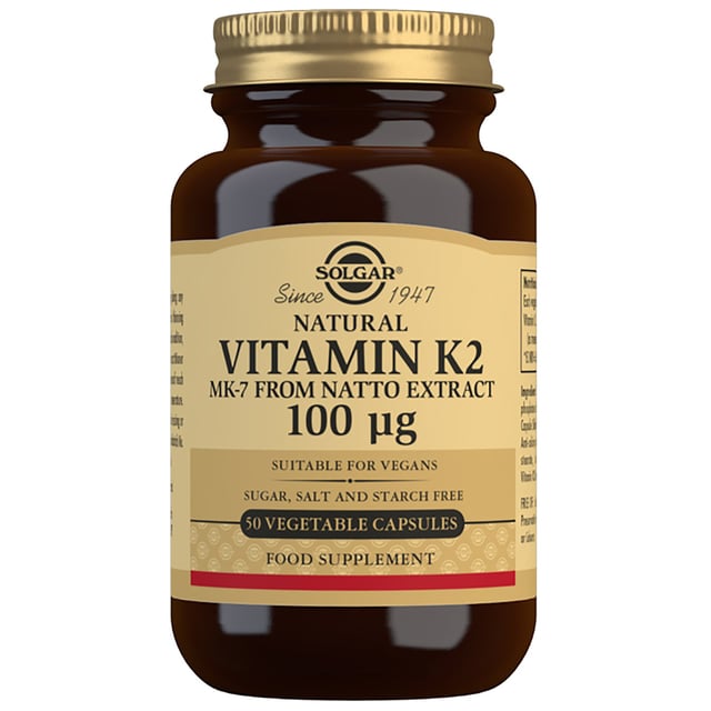Discover the power of Solgar Natural Vitamin K2 (MK-7) 100 µg Vegetable Capsules, formulated to support bone health and calcium distribution. Each capsule contains Menaquinone-7, a bioavailable form of Vitamin K from natto, a Japanese superfood. Since 1947, Solgar has been committed to excellence, using natural ingredients and recyclable packaging. Free from artificial additives, gluten, and preservatives, these capsules are ideal for anyone looking to enhance their health naturally. Take one capsule daily to support your wellness.