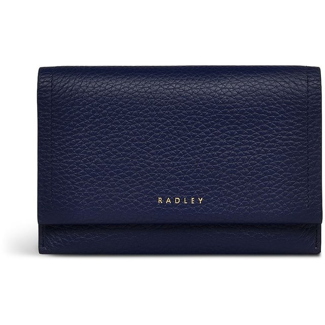 Bolso de mujer Radley Oak Street en azul, fabricado en cuero. Incluye: seis compartimentos para tarjetas, bolsillo con cremallera para monedas, secciones para billetes, cierre de tachuelas y dimensiones de h9 x w15 x d2.5cm.