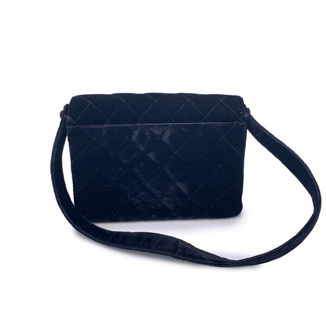 VINTAGE, RRP AS NEW
This beautiful Bag will come with a certificate of ity provided by third party ators. The certificate will be provided at no further cost  From the elegant runways of the late '90s comes this vintage Chanel single flap bag, crafted in sumptuous black quilted velvet, a texture that captures both light and attention with effortless grace. Dating from the 1996-1997 collection, this piece carries the spirit of an era when Chanel redefined quiet luxury with bold femininity.  The front flap is anchored by the iconic CC turn-lock clasp in silver-tone metal, a timeless emblem of the Maison's enduring legacy. the bag features 1 rear open pocket. Inside, the bag opens to reveal a black leather lining, elegantly divided into two main compartments, with one zippered pocket and one open side pocket - the perfect balance of form and function.  Every detail speaks to Chanel's meticulous craftsmanship, from the embossed 'CHANEL' and 'Made in France' markings inside to the discreet ity serial number that confirms its heritage.  More than a bag, this is a collector's keepsake - a velvet echo of '90s Parisian style, meant to be worn, admired, and passed on.  Condition Rating: B - VERY GOOD CONDITIONCondition Details: Gently used. The velvet on the studs that hold the shoulder strap is slightly worn. Minimal wear of use inside. Minimal wear of use on the flap, upper corner (some show arrows indicating any evident defect.). Please, see the photos and/or ask if you have any doubts or if you need more information.Measurements (cm):Depth: 8.9Height: 16.5Length: 24.1Other Details: Dustbag? YesKeys? NoBox? No Measurments:  width: 89 mm length: 241 mm height: 165 mm strap length: 0 mm handle drop: 0 mm