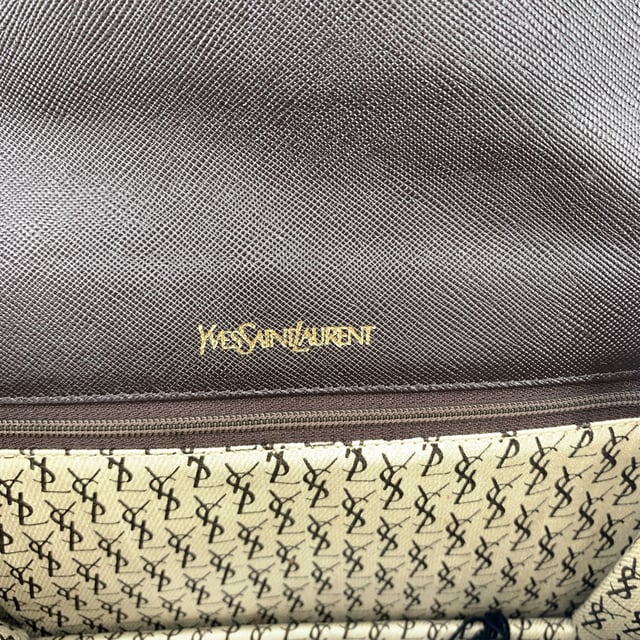 VINTAGE, RRP AS NEW
Step into timeless elegance with this vintage Yves Saint Laurent clutch bag - a true emblem of classic Parisian sophistication. Crafted in brown leather, this refined piece echoes the understated glamour of eras past. The structured silhouette is anchored by a front flap with a magnetic button closure, crowned with the iconic YSL logo - a quiet nod to one of fashion's most enduring maisons.  Open the flap to reveal a fabric-lined interior, thoughtfully designed with a side zip pocket for your evening essentials. A rear open pocket adds practicality without compromising its sleek form. Inside, the 'YVES SAINT LAURENT' embossing is a subtle reminder of its storied lineage.  Whether tucked under your arm or proudly displayed on a vanity, this vintage YSL clutch isn't just an accessory - it's a chapter of fashion history, waiting to be carried into the night. Condition Rating: A - EXCELLENTCondition Details: Gently Used. Minimal scratches on leather due to normal use. Please check the images carefully. Please ask if you need to know more details or if you have any doubts.Measurements (cm):Depth: 2.5Height: 16.5Length: 24.1Other Details: Dustbag? NoKeys? NoBox? No Measurments:  width: 25 mm length: 241 mm height: 165 mm strap length: 0 mm handle drop: 0 mm