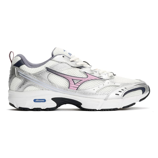 Elevate your comfort and style with these sneakers featuring a mesh and synthetic leather upper. Designed with a lightweight cushioned midsole for enhanced support and all-day wearability.