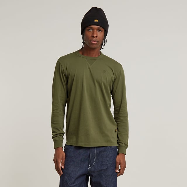 Ribbed neckline and inset. Ribbed cuffs. Side slits. G-Star RAW embroidery at the chest. Woven G-Star Originals label at the lower side seam. No closure. Long sleeved T-shirt Nifous features a straight fit with side slits. The ribbed inset at the front neck adds detail. 100% Organic cotton. Built-in stretch