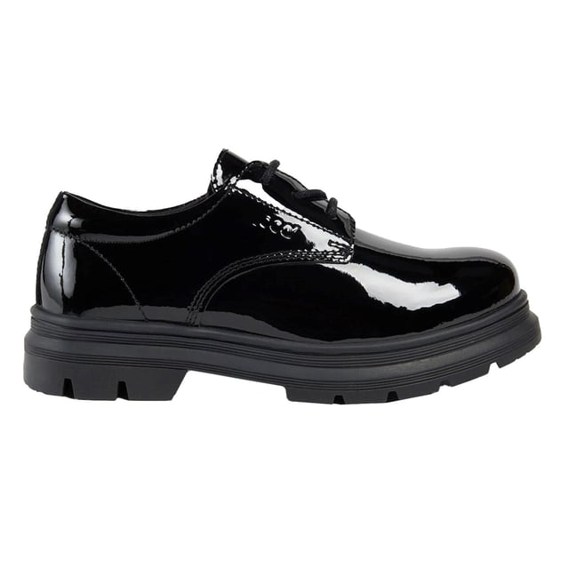 IRENE ist mit einem klassischen Schnürverschluss und einer auffälligen profilierten Gummisohle ausgestattet - für einen schick-legeren Schuh, der absolut modern ist. Zurück zum Lernen, ins Büro oder unterwegs - hier ist Ihr neuer Favorit. Die IRENE ist mit einer gepolsterten Kragenpartie für zusätzlichen Komfort ausgestattet.