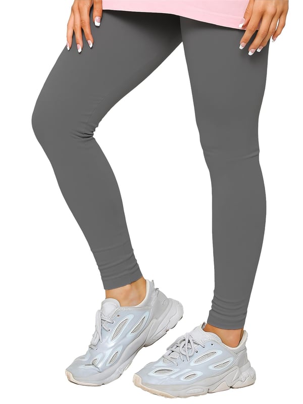 The Enzo Women’s Oversized T-Shirt & Leggings Set blends comfort, style, and versatility. The oversized T-shirt features a crew neck, soft lightweight fabric, and bold Enzo Milano puff print branding front and back. Paired with high-waisted stretch leggings with a supportive double-layer waistband, ultra-soft fabric with excellent recovery, and tonal puff print branding to the back, this set is made from lightweight seamless material with flatlock stitching and stitched hem finishes for lasting comfort and durability.