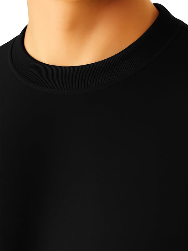 This men’s polyester tracksuit set features a long-sleeve crew neck pullover sweatshirt with matching joggers. Designed with ribbed details, an adjustable drawstring waistband, and side pockets, it combines comfort with practicality. The breathable fabric allows easy movement, making it perfect for workouts, lounging, or casual everyday wear.