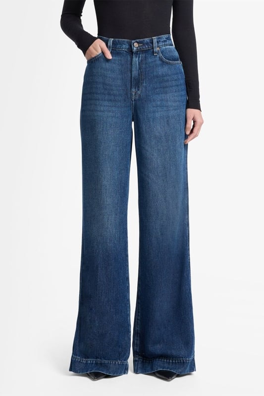 Damen  Die Modern Dojo Tailorless ist eine ikonische Schlaghose mit mittelhohem Bund, hier aus blauem Denim Lustre. Diese Basic-Jeans machen Ihnen das Styling leicht: Tragen Sie dazu einfach ein weißes Tanktop und elegante Stiefeletten. Die Jeans von 7 For All Mankind werden aus Premiumstoffen hergestellt.