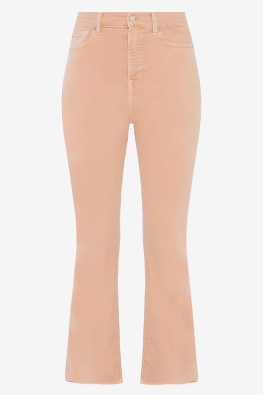 Damen  Der HW Slim Kick ist der perfekte Sommer-Style. Diese hoch taillierte, kurze Kick-Flare-Jeans ist aus unserer Earthkind-Stretch-Baumwolle gefertigt, die 100 % abbaubar und umweltfreundlich ist. Kombinieren Sie dazu ein weißes T-Shirt, ein Jeanshemd und Loafer.