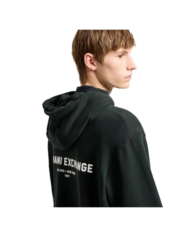 Sweat Armani Exchange Milano Homme Noir Coton. Authentique Vetement de la marque Armani Exchange - design streetwear/sportswear de Armani Exchange - Armani Exchange pour Homme fashion, parfait pour la vie de tous les jours - Sweat Armani Exchange de couleur Noir s'associe parfaitement avec le reste de votre dressing - matiere Coton confortable -   classic - Milano -