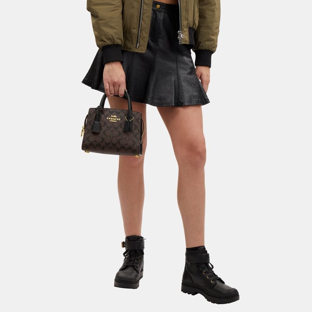 Signature Andrea Carryall, Four protective feet at base, Inside multifunction pocket,  Length: 9.50 cm,  Width: 11.50 cm,  Height: 16.50 cm