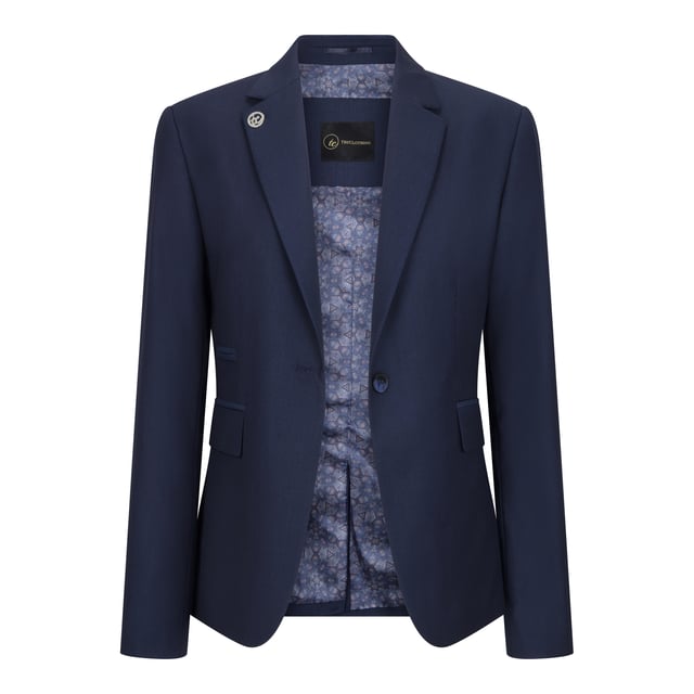 Werten Sie Ihre professionelle Garderobe mit diesem dreiteiligen Damenanzug in klassischem, schlichtem Marineblau auf. Er wurde für eine schlanke und strukturierte Silhouette entworfen und besteht aus einem passenden Blazer, einer Weste und einer Hose, die den Körper betont, ohne auf Komfort zu verzichten. Perfekt fürs Büro, Vorstellungsgespräche oder formelle Anlässe bietet dieses vielseitige Set endlose Styling-Möglichkeiten – tragen Sie es zusammen für einen eleganten Look oder kombinieren Sie es mit anderen Teilen für einen lässig-eleganten Look. Hergestellt aus einer Mischung aus Polyester, Viskose und Lycra bietet es sowohl Strapazierfähigkeit als auch einen Hauch von Stretch für ganztägigen Tragekomfort. Wichtige Eigenschaften: Maßgeschneiderte Passform: Konturiert den Körper für eine klare und strukturierte Silhouette. Komplettes 3-teiliges Set: Beinhaltet Blazer, Weste und Hose. Klassisches, schlichtes Marineblau: Zeitlos und vielseitig für alle professionellen Umgebungen. Für viele Anlässe geeignet: Ideal fürs Geschäft, Vorstellungsgespräche und formelle Anlässe. Styling-Flexibilität: Kann als komplettes Set oder kombiniert mit anderen Basics der Garderobe getragen werden. Bequeme Stoffmischung: 65 % Polyester, 32 % Viskose, 3 % Lycra für Dehnbarkeit und Haltbarkeit.