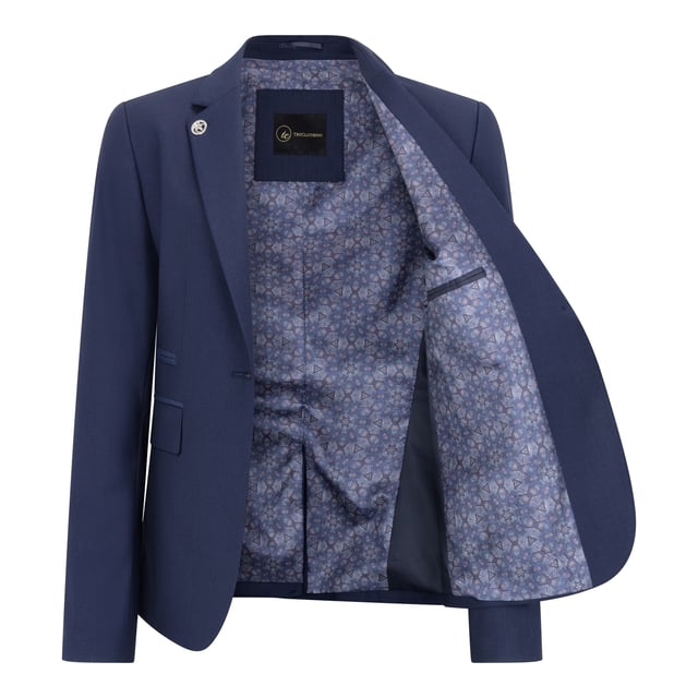 Werten Sie Ihre professionelle Garderobe mit diesem dreiteiligen Damenanzug in klassischem, schlichtem Marineblau auf. Er wurde für eine schlanke und strukturierte Silhouette entworfen und besteht aus einem passenden Blazer, einer Weste und einer Hose, die den Körper betont, ohne auf Komfort zu verzichten. Perfekt fürs Büro, Vorstellungsgespräche oder formelle Anlässe bietet dieses vielseitige Set endlose Styling-Möglichkeiten – tragen Sie es zusammen für einen eleganten Look oder kombinieren Sie es mit anderen Teilen für einen lässig-eleganten Look. Hergestellt aus einer Mischung aus Polyester, Viskose und Lycra bietet es sowohl Strapazierfähigkeit als auch einen Hauch von Stretch für ganztägigen Tragekomfort. Wichtige Eigenschaften: Maßgeschneiderte Passform: Konturiert den Körper für eine klare und strukturierte Silhouette. Komplettes 3-teiliges Set: Beinhaltet Blazer, Weste und Hose. Klassisches, schlichtes Marineblau: Zeitlos und vielseitig für alle professionellen Umgebungen. Für viele Anlässe geeignet: Ideal fürs Geschäft, Vorstellungsgespräche und formelle Anlässe. Styling-Flexibilität: Kann als komplettes Set oder kombiniert mit anderen Basics der Garderobe getragen werden. Bequeme Stoffmischung: 65 % Polyester, 32 % Viskose, 3 % Lycra für Dehnbarkeit und Haltbarkeit.