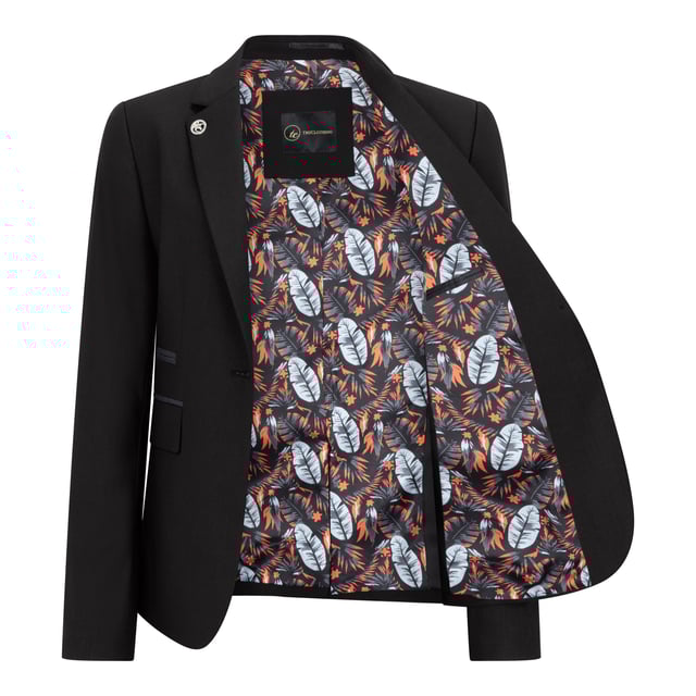 Werten Sie Ihre professionelle Garderobe mit diesem dreiteiligen Damenanzug in klassischem, schlichtem Schwarz auf. Er wurde für eine schlanke und strukturierte Silhouette entworfen und besteht aus einem passenden Blazer, einer Weste und einer Hose, die den Körper betont, ohne auf Komfort zu verzichten. Perfekt fürs Büro, Vorstellungsgespräche oder formelle Anlässe bietet dieses vielseitige Set endlose Styling-Möglichkeiten – tragen Sie es zusammen für einen eleganten Look oder kombinieren Sie es mit anderen Teilen für einen lässig-eleganten Look. Hergestellt aus einer Mischung aus Polyester, Viskose und Lycra bietet es sowohl Strapazierfähigkeit als auch einen Hauch von Stretch für ganztägigen Tragekomfort. Wichtige Eigenschaften: Maßgeschneiderte Passform: Konturiert den Körper für eine klare und strukturierte Silhouette. Komplettes 3-teiliges Set: Beinhaltet Blazer, Weste und Hose. Klassisches schlichtes schwarzes Finish: Zeitlos und vielseitig für alle professionellen Umgebungen. Kleidung für mehrere Anlässe: Ideal fürs Geschäft, Vorstellungsgespräche und formelle Anlässe. Styling-Flexibilität: Kann als komplettes Set oder kombiniert mit anderen Kleidungsstücken getragen werden. Bequeme Stoffmischung: 65 % Polyester, 32 % Viskose, 3 % Lycra für Dehnbarkeit und Haltbarkeit.