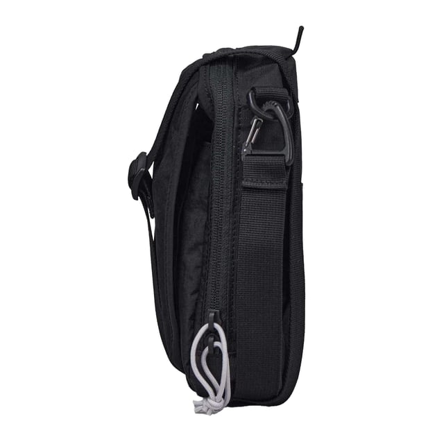 Voering: Nylon, Polyester. Hoogte: 21cm. Breedte: 15cm. Diepte: 6cm. Zakken: 1 voorzak, open zakken, 1 binnenzak, rits, pennenzakje. Compartimenten: 1 Hoofdcompartiment, Gaasvak, Ritssluiting. Verstelbare draagriemen, afneembare riem, ophanglus, interne karabijnhaak, ritstrekkers. Sluiting: Dubbele Raaksluiting.