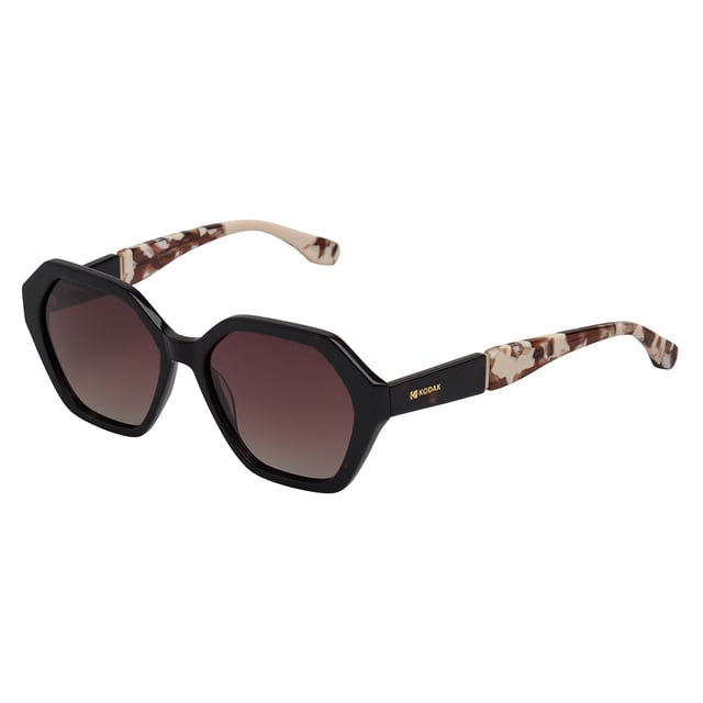 Wenn Sie gerne die neuste Mode tragen und Accessoires für Ihr Gesamtbild unverzichtbar sind, sollten Sie sich die Damen-Sonnenbrille Kodak FI40060 nicht entgehen lassen.

 Form und Design:
 - Diese geometrischen Sonnenbrillen für Damen haben ein achteckiges Design.

 Rahmenmaterial:
 - Diese Sonnenbrille ist aus Acetat gefertigt, einem leichten, langlebigen und hochwertigen Material und bietet Komfort und ein edles Finish.

 Koteletten:
 - Die Bügel sind ebenfalls aus Acetat, passend zum Rahmenmaterial.

 Markendetails:
 - Kodak-Branding auf den Bügeln.

 Gläser:
 Polarisiert: Ja.
 - Progression: Ja, kompatibel mit Gleitsichtgläsern.
 - Graduierung: Ja, anpassbar an Ihre visuellen Bedürfnisse.
 - 100 % UV400-Schutz.

 Die Farbe der Sonnenbrillengläser kann aufgrund von Lichteffekten oder Anpassungen der Materialverarbeitung leicht von den Bildern abweichen, ihren Stil und ihre Qualität behalten sie jedoch immer!
 Maßnahmen: Hohe Linse: 44 mm. Linsenbreite: 54 mm. Steg: 17 mm. Bügel: 145 mm.
 Komposition: Acetat
 Pflege:
Nutzen Sie ein Mikrofasertuch um die Linsen zu reinigen und Kratzer zu vermeiden.