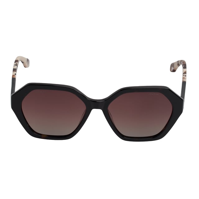 Wenn Sie gerne die neuste Mode tragen und Accessoires für Ihr Gesamtbild unverzichtbar sind, sollten Sie sich die Damen-Sonnenbrille Kodak FI40060 nicht entgehen lassen.

 Form und Design:
 - Diese geometrischen Sonnenbrillen für Damen haben ein achteckiges Design.

 Rahmenmaterial:
 - Diese Sonnenbrille ist aus Acetat gefertigt, einem leichten, langlebigen und hochwertigen Material und bietet Komfort und ein edles Finish.

 Koteletten:
 - Die Bügel sind ebenfalls aus Acetat, passend zum Rahmenmaterial.

 Markendetails:
 - Kodak-Branding auf den Bügeln.

 Gläser:
 Polarisiert: Ja.
 - Progression: Ja, kompatibel mit Gleitsichtgläsern.
 - Graduierung: Ja, anpassbar an Ihre visuellen Bedürfnisse.
 - 100 % UV400-Schutz.

 Die Farbe der Sonnenbrillengläser kann aufgrund von Lichteffekten oder Anpassungen der Materialverarbeitung leicht von den Bildern abweichen, ihren Stil und ihre Qualität behalten sie jedoch immer!
 Maßnahmen: Hohe Linse: 44 mm. Linsenbreite: 54 mm. Steg: 17 mm. Bügel: 145 mm.
 Komposition: Acetat
 Pflege:
Nutzen Sie ein Mikrofasertuch um die Linsen zu reinigen und Kratzer zu vermeiden.