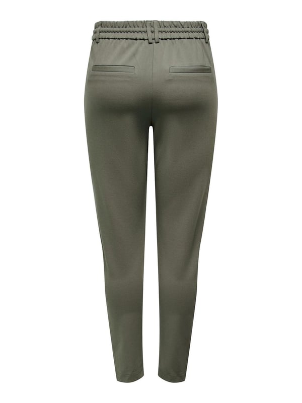 Stoffhose in lässiger Passform für Damen der Marke ONLY. Schlank geformte Beine, Kordelzug an der Taille, elastisch an der rückseitigen Taille, Gürtelschlaufen, an der Vorderpartie in Falten gelegt, 2 Paspel-Gesäßtaschen, Stoff ist sehr dehnbar, Schrittnaht: 68 cm in Größe M/32.