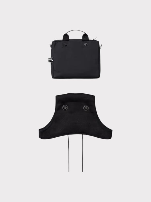 Designer Virgil Abloh uses Nike’s rich track and field heritage to honor the athlete in progress. The Nike x Off-White™ Utility Vest uses Virgil’s iconic sensibilities to deliver a new spin on a classic.Mesh fabric helps provide ventilation.Lace-up closure at the center-front helps secure the fit. An Off-White™ shoe-lace and zippered design allows for easy in and out.A detachable bag at the back is attached through a magnetic fidlock closure. When detached, the bag has a strap for easy carrying.

Embroidered Nike x Off-White™ logo at center front
Body: 100% polyester. Back of Body: 65% cotton/35% polyester. Face of lining: 100% polyester. Back of lining: 65% cotton/35% polyester.