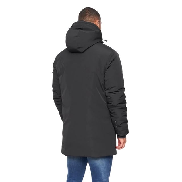 100% Polyester. Füllung: Isoliert. Design: Logo, Unifarben. Mit Kapuze. Langärmlig. Wattiert. Kapuzenmerkmale: Aufnähen, Knebel-Einstellung. Taschenart: Zwei Seitentaschen, Geknöpft, Eine Tasche am Ärmel, Reißverschluss. Durchgehender Reißverschluss. M: 102 cm. L: 107 cm. XL: 112 cm. XXL: 116,84 cm.