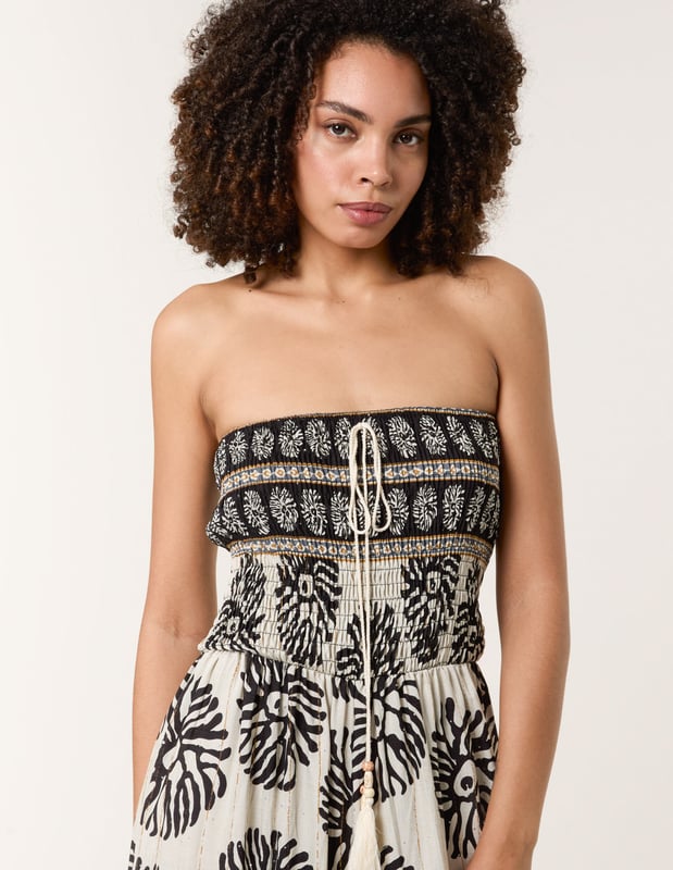Freshen up your look with our ultimate sleeveless jumpsuit. Team with pumps and a chunky cardigan, it€™s time to look pretty in prints.