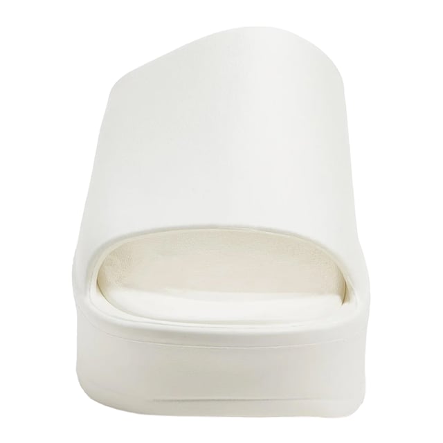 EVA-voetbed. Sleehak. Hakhoogte: 2.7in. Ontwerp: Logo. Teenstijl: Open. Sluiting: Slip-on.