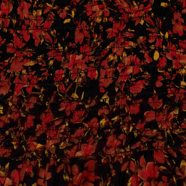 GAP-jurk voor babymeisjes met bloemenprint en gerimpelde borst\n\n Deze GAP-jurk voor babymeisjes combineert elegantie en frisheid dankzij de betoverende bloemenprint in warme tinten en het gerimpelde ontwerp, dat zorgt voor een comfortabele en vrouwelijke pasvorm. Perfect voor speciale gelegenheden of om elke dag met stijl te dragen.\n\n Details:\n Uitlopend model met een lichte flare.\n De stof voelt zacht en vloeiend aan.\n Ronde hals en korte pofmouwen.\n Over de hele lengte bloemenprint in felle kleuren.\n Gerimpeld bij de borst voor een betere pasvorm en als decoratief detail.\n\n Een babyjurk voor meisjes die ideaal is voor elke gelegenheid, van feestjes tot familie-uitstapjes, om je gracieus en comfortabel te presenteren.\n Samenstelling: 100% katoen\n Onderhoud:\nMachinewas koud met vergelijkbare kleuren.\n Drogen in de droogtrommel op lage temperatuur.\n Indien nodig strijken op middelhoge temperatuur.