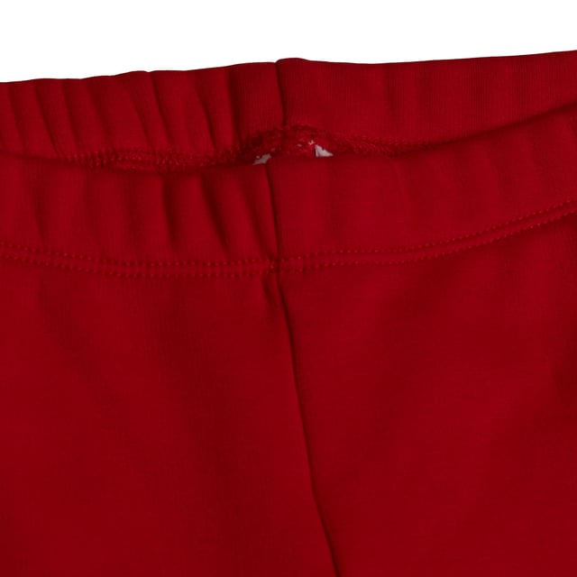 Mädchen Thermo-Leggings GAP mit Sherpa-Futter und seitlichem Logo\n\n Diese GAP Thermo-Leggings für Mädchen vereinen dank ihres Sherpa-Futters Komfort und Wärme – perfekt für kältere Tage. Mit ihrem taillierten Design und dem dekorativen Logo auf einem Bein sind sie perfekt für einen stylischen Casual-Look.\n\n Details:\n Schmaler Schnitt im Leggings-Stil, ideal für den Alltag.\n Weicher, dehnbarer Stoff mit Sherpa-Futter innen.\n Elastischer Bund für eine bequeme Passform.\n Grafisches GAP-Logo an der Unterseite eines Beins.\n Glatte Verarbeitung mit dezenten Nähten.\n\n Warme und vielseitige Leggings für Mädchen, die an Wintertagen Komfort bieten, ohne auf Stil zu verzichten.\n Komposition: 60 % Baumwolle, 37 % Polyester, 3 % Elastan\n Pflege:\nMit ähnlichen Farben kalt in der Maschine waschen.\n Bei niedriger Temperatur trocknen.\n Bei Bedarf bei mittlerer Temperatur bügeln.