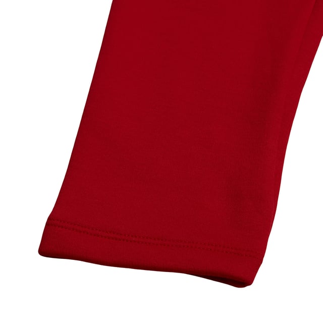 Mädchen Thermo-Leggings GAP mit Sherpa-Futter und seitlichem Logo\n\n Diese GAP Thermo-Leggings für Mädchen vereinen dank ihres Sherpa-Futters Komfort und Wärme – perfekt für kältere Tage. Mit ihrem taillierten Design und dem dekorativen Logo auf einem Bein sind sie perfekt für einen stylischen Casual-Look.\n\n Details:\n Schmaler Schnitt im Leggings-Stil, ideal für den Alltag.\n Weicher, dehnbarer Stoff mit Sherpa-Futter innen.\n Elastischer Bund für eine bequeme Passform.\n Grafisches GAP-Logo an der Unterseite eines Beins.\n Glatte Verarbeitung mit dezenten Nähten.\n\n Warme und vielseitige Leggings für Mädchen, die an Wintertagen Komfort bieten, ohne auf Stil zu verzichten.\n Komposition: 60 % Baumwolle, 37 % Polyester, 3 % Elastan\n Pflege:\nMit ähnlichen Farben kalt in der Maschine waschen.\n Bei niedriger Temperatur trocknen.\n Bei Bedarf bei mittlerer Temperatur bügeln.