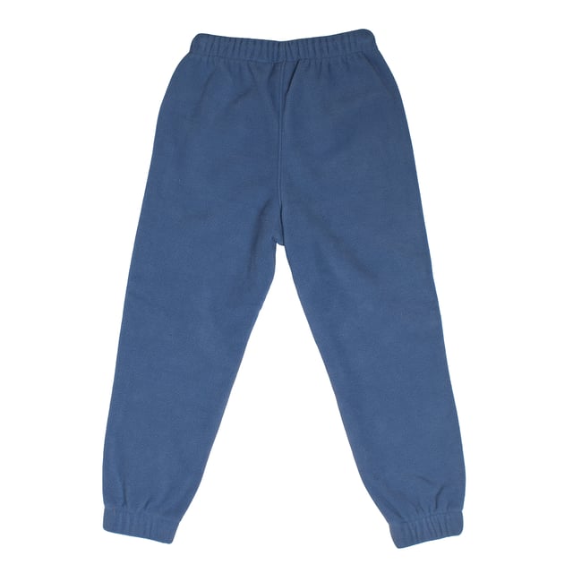 Mädchen GAP Fleece-Jogginghose mit verstellbarer Taille und elastischen Bündchen\n\n Diese GAP Mädchen-Jogginghose bietet dank ihres weichen Stoffes und des entspannten Designs maximalen Komfort. Ideal für den Alltag, vereint sie Funktionalität und lässigen Stil für jede Jahreszeit.\n\n Details:\n Jogger-Schnitt mit entspannter Passform.\n Weicher Stoff mit Plüschinnenseite.\n Elastischer Bund mit verstellbarem Kordelzug.\n Funktionelle Seitentaschen.\n Elastische Fußfesseln.\n\n Warme und bequeme Jogginghosen für Mädchen, ideal, um die Freizeit mit Freiheit und Komfort zu genießen.\n Komposition: 100% Polyester\n Pflege:\nMit ähnlichen Farben kalt in der Maschine waschen.\n Bei niedriger Temperatur trocknen.