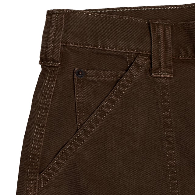 GAP Mädchen Zimmermannshose mit geradem Schnitt und mehreren Taschen\n\n Diese #M1 Zimmermannshose für Mädchen vereint Funktionalität und Stil in einem vielseitigen und bequemen Design. Ihre gerade Passform und das strapazierfähige Material machen sie ideal für den Alltag, während funktionale Details für einen modernen, entspannten Touch sorgen.\n\n Details:\n Strapazierfähiger und weicher Stoff.\n Mittlere Leibhöhe mit Knopf- und Reißverschluss.\n Gerader Schnitt mit vollem Bein.\n Große Fronttaschen und aufgesetzte Gesäßtaschen.\n Zusätzliche Taschen im Zimmermannsstil an den Seiten.\n Gürtelschlaufen.\n\n Eine praktische und unverwechselbare Mädchenhose, perfekt für urbane oder lässige Looks mit funktionalem Touch.\n Komposition: 99 % Baumwolle, 1 % Elasthan\n Pflege:\nMit ähnlichen Farben kalt in der Maschine waschen.\n Bei niedriger Temperatur trocknen.\n Bei Bedarf bei mittlerer Temperatur bügeln.