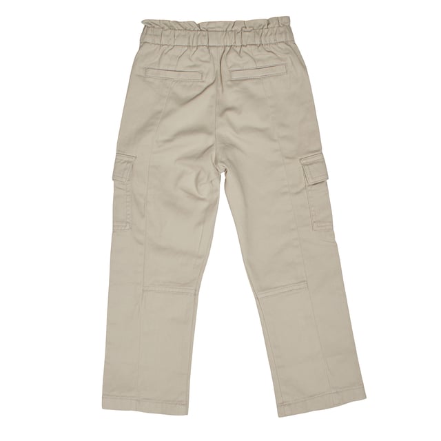 Mädchen-Cargohose GAP mit geraffter Taille und Seitentaschen\n\n Diese #M1 Cargohose für Mädchen vereint praktischen Stil mit absolutem Komfort. Sie ist aus strapazierfähigem Stoff gefertigt, verfügt über einen gerafften elastischen Bund und mehrere praktische Taschen und ist somit perfekt für den Alltag oder zum freien Erkunden.\n\n Details:\n Gerader und bequemer Schnitt.\n Geraffter Gummibund ohne Kordelzug.\n Strapazierfähiger Stoff mit weichem Baumwollgefühl.\n Diagonale Taschen vorne.\n Seitliche Cargotaschen mit Klappe.\n Gesäßtaschen.\n Dekorative Nähte an den Beinen.\n\n Eine funktionelle und moderne Mädchenhose, ideal für lässige Looks mit Charakter und Komfort bei jedem Abenteuer.\n Komposition: 100% Baumwolle\n Pflege:\nMit ähnlichen Farben kalt in der Maschine waschen.\n Bei niedriger Temperatur trocknen.\n Bei Bedarf bei mittlerer Temperatur bügeln.