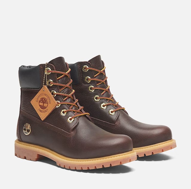 Boots crafted with a premium full-grain pebbled textured leather upper for a durable and stylish finish. Featuring seam-sealed waterproof construction to keep feet dry in all conditions. Completed with a rugged rubber lug outsole for reliable traction and performance