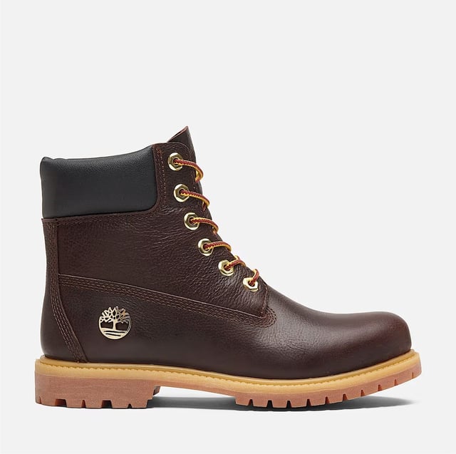 Boots crafted with a premium full-grain pebbled textured leather upper for a durable and stylish finish. Featuring seam-sealed waterproof construction to keep feet dry in all conditions. Completed with a rugged rubber lug outsole for reliable traction and performance