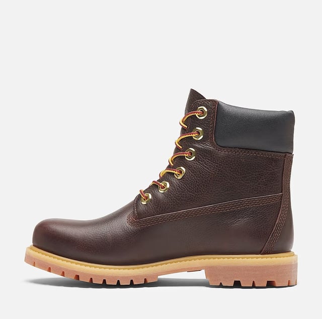 Boots crafted with a premium full-grain pebbled textured leather upper for a durable and stylish finish. Featuring seam-sealed waterproof construction to keep feet dry in all conditions. Completed with a rugged rubber lug outsole for reliable traction and performance