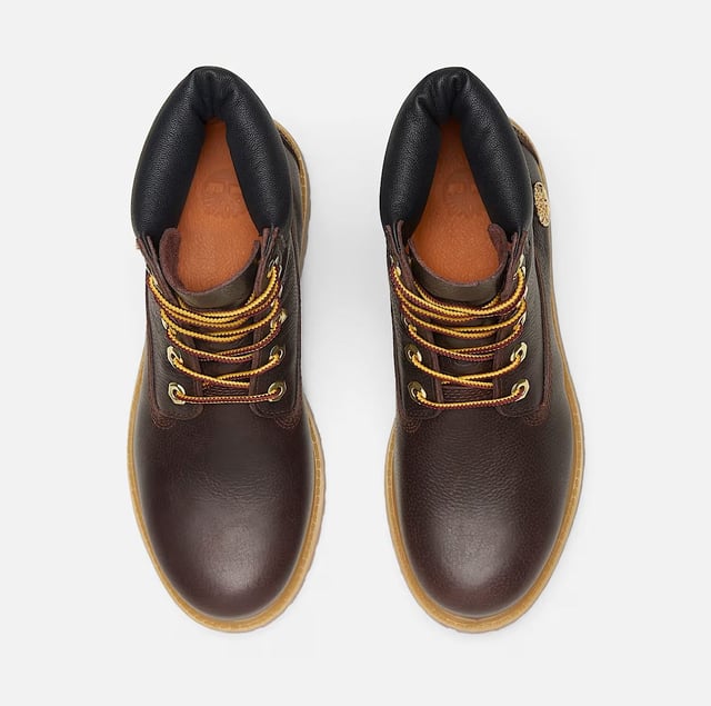 Boots crafted with a premium full-grain pebbled textured leather upper for a durable and stylish finish. Featuring seam-sealed waterproof construction to keep feet dry in all conditions. Completed with a rugged rubber lug outsole for reliable traction and performance