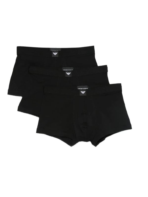 Boxer Emporio Armani Homme Pack x3 signature GA Boxer Emporio Armani Pack x3 signature GA Homme Noir Coton. Authentique Vetement de la marque Emporio Armani - design streetwear/sportswear de Emporio Armani - Emporio Armani pour Homme fashion, parfait pour la vie de tous les jours - Boxer Emporio Armani de couleur Noir s'associe parfaitement avec le reste de votre dressing - matiere Coton confortable - classic - Pack x3 signature GA -