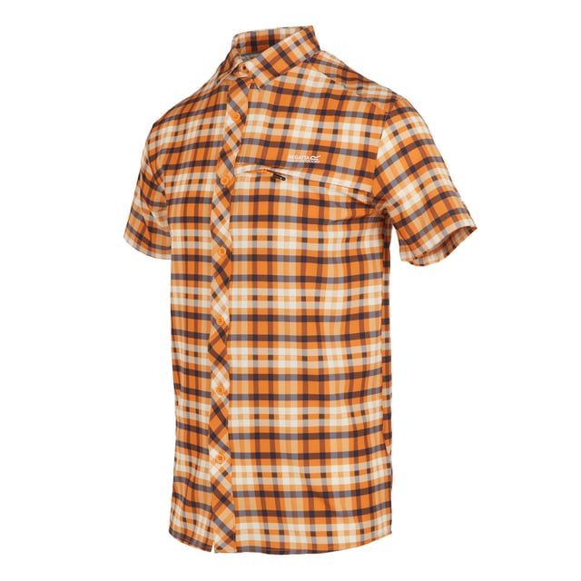96% Polyester, 4% Elastaan. Stof: Rekken. Ontwerp: Geruite, Logo. Zakken: 1 borstzak, ritssluiting. Sluiting: Knoopsluiting. Mouwtype: Korte mouwen. Halsuitsnijding: Omgeslagen kraag. Stoftechnologie: Anti-insectenbehandeling, Ademend, Isoflex, Lichtgewicht, Sneldrogend, Waterafstotend. Packaway. Zonneschatting: UPF 50+. 125gsm. Duurzaamheid: Gemaakt van gerecycled materiaal. S: 38 in. L: 42 in. XL: 44 in.