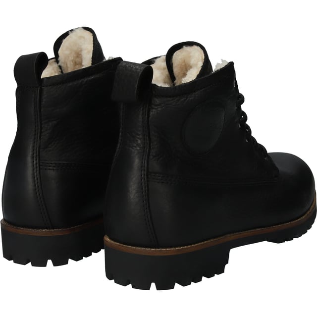 Der SG31 ist ein Herren-Schnürstiefel aus robustem Leder. Die Metallösen, die Ledertextur und die Profilsohle verleihen diesem Stiefel einen toughen Char. These boots are crafted with a high-performance, technical water-repellent lining that sets them apart in every way.