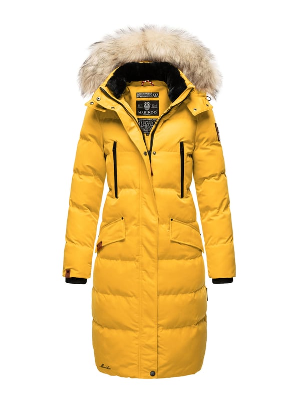 Die Schneesternchen Winterjacke von Marikoo bietet rundum Wohlfühlfaktor für kalte Tage. Das wasser- und windabweisende Obermaterial schützt zuverlässig, während die hochwertige Wattierung angenehm wärmt. Ein kuscheliger, abnehmbarer Kunstfellkragen und die ebenfalls abnehmbare Kapuze sorgen für Flexibilität. Innen mit Fleece gefütterte Taschen, zusätzliche Brusttaschen mit Reißverschluss und mehrere Innentaschen bieten viel Stauraum. Mit extra langem Schnitt, robustem Zwei-Wege-Reißverschluss und eleganten Logo-Details ist diese Jacke in 19 Farben erhältlich – ein echtes Winter-Must-Have.