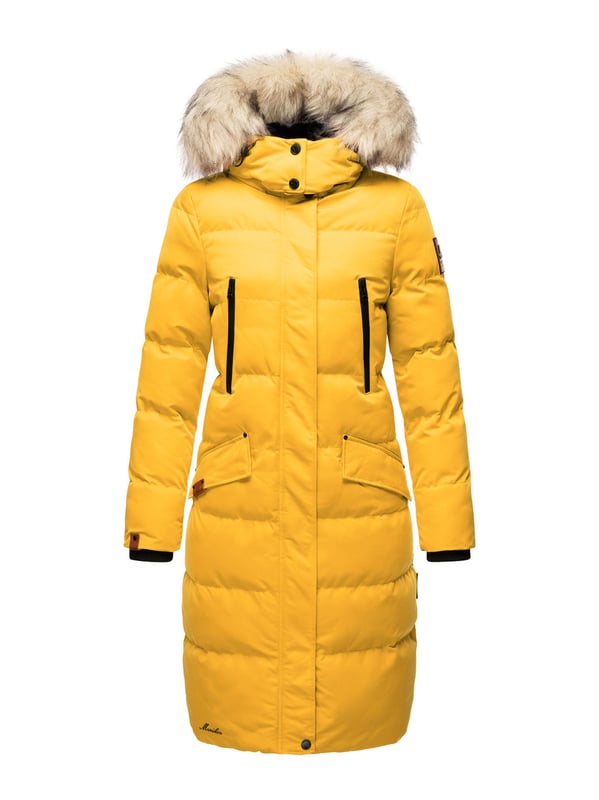 Die Schneesternchen Winterjacke von Marikoo bietet rundum Wohlfühlfaktor für kalte Tage. Das wasser- und windabweisende Obermaterial schützt zuverlässig, während die hochwertige Wattierung angenehm wärmt. Ein kuscheliger, abnehmbarer Kunstfellkragen und die ebenfalls abnehmbare Kapuze sorgen für Flexibilität. Innen mit Fleece gefütterte Taschen, zusätzliche Brusttaschen mit Reißverschluss und mehrere Innentaschen bieten viel Stauraum. Mit extra langem Schnitt, robustem Zwei-Wege-Reißverschluss und eleganten Logo-Details ist diese Jacke in 19 Farben erhältlich – ein echtes Winter-Must-Have.
