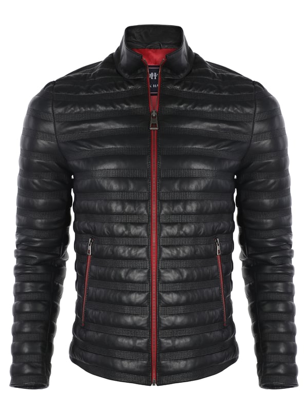 Elegant, sportlich und mühelos modern — die Felix Hardy Herren-Leder-Sportjacke mit durchgehendem Reißverschluss verbindet sportliches Design mit raffiniertem Lederstil. Aus strapazierfähigem Kunstleder mit glatter Oberfläche gefertigt, bietet diese Jacke eine leichte, aber strukturierte Passform, ideal für den Alltag. Der durchgehende Reißverschluss sorgt für Komfort und Vielseitigkeit, während dezente Einsätze und ein schlanker Schnitt die sportliche Silhouette betonen. Perfekt für aktive Tage oder legere Abende, verleiht diese Jacke deinem Lifestyle eine stilvolle Note. Kombiniere sie mit Jeans, Jogginghosen oder Chinos — sie passt sich deinem Rhythmus mit Leichtigkeit und Selbstbewusstsein an.