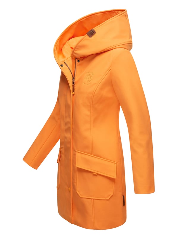 Marikoo chaqueta softshell mujer – Mayleen impermeable con capucha La chaqueta softshell Mayleen de Marikoo combina diseño moderno y funcionalidad. Confeccionada en tejido resistente al agua, protege del viento y la lluvia ligera. El cuello alto y la tapeta adicional con botones ofrecen mayor comodidad. Incluye bolsillos frontales con solapa, bolsillo interior con apertura para cables y detalles de logotipo discretos. Con corte entallado, bordado en la capucha y apliques de piel sintética, esta chaqueta es elegante y práctica – perfecta para el día a día.