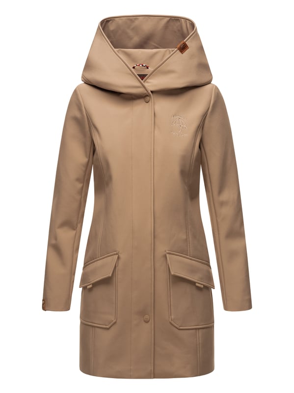 La chaqueta softshell Mayleen de Marikoo combina diseño moderno y funcionalidad. Confeccionada en tejido resistente al agua, protege del viento y la lluvia ligera. El cuello alto y la tapeta adicional con botones ofrecen mayor comodidad. Incluye bolsillos frontales con solapa, bolsillo interior con apertura para cables y detalles de logotipo discretos. Con corte entallado, bordado en la capucha y apliques de piel sintética, esta chaqueta es elegante y práctica – perfecta para el día a día.