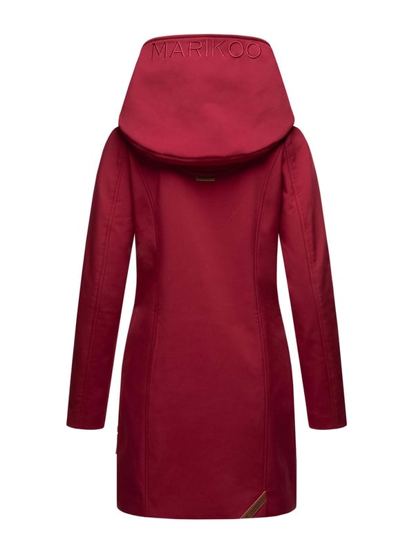 Marikoo chaqueta softshell mujer – Mayleen impermeable con capucha La chaqueta softshell Mayleen de Marikoo combina diseño moderno y funcionalidad. Confeccionada en tejido resistente al agua, protege del viento y la lluvia ligera. El cuello alto y la tapeta adicional con botones ofrecen mayor comodidad. Incluye bolsillos frontales con solapa, bolsillo interior con apertura para cables y detalles de logotipo discretos. Con corte entallado, bordado en la capucha y apliques de piel sintética, esta chaqueta es elegante y práctica – perfecta para el día a día.