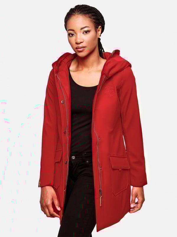 Marikoo chaqueta softshell mujer – Mayleen impermeable con capucha La chaqueta softshell Mayleen de Marikoo combina diseño moderno y funcionalidad. Confeccionada en tejido resistente al agua, protege del viento y la lluvia ligera. El cuello alto y la tapeta adicional con botones ofrecen mayor comodidad. Incluye bolsillos frontales con solapa, bolsillo interior con apertura para cables y detalles de logotipo discretos. Con corte entallado, bordado en la capucha y apliques de piel sintética, esta chaqueta es elegante y práctica – perfecta para el día a día.