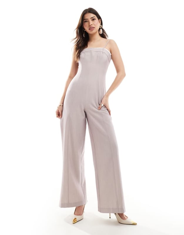 ASOS DESIGN contrast panel wide leg jumpsuit in stone Jumpsuits & Playsuits by ASOS DESIGN Minimal effort, maximum payoff Square neck Adjustable straps Contrast trim Zip-back fastening Wide leg Regular fitSold By: Asos
