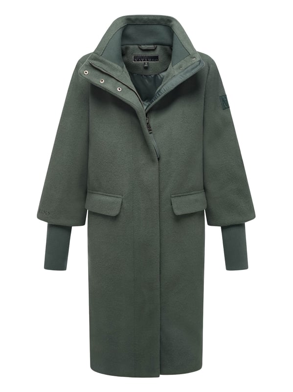 Der elegante Übergangsmantel Polarblüte von Navahoo überzeugt mit hochwertiger Verarbeitung und stilvollem Design. Sein leicht taillierter Schnitt betont die feminine Silhouette, während Stehkragen, Reißverschluss und Druckknopfleiste zuverlässig vor Wind schützen. Zwei Eingrifftaschen außen sowie zwei Innentaschen bieten praktischen Stauraum. Der Po- und Beckenbereich wird optimal bedeckt – ideal für kühlere Tage in Freizeit und Beruf. Erhältlich in mehreren Farben und Größen S–3XL.