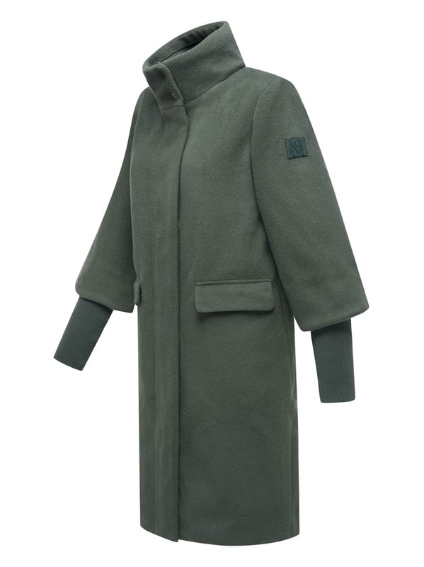 Der elegante Übergangsmantel Polarblüte von Navahoo überzeugt mit hochwertiger Verarbeitung und stilvollem Design. Sein leicht taillierter Schnitt betont die feminine Silhouette, während Stehkragen, Reißverschluss und Druckknopfleiste zuverlässig vor Wind schützen. Zwei Eingrifftaschen außen sowie zwei Innentaschen bieten praktischen Stauraum. Der Po- und Beckenbereich wird optimal bedeckt – ideal für kühlere Tage in Freizeit und Beruf. Erhältlich in mehreren Farben und Größen S–3XL.