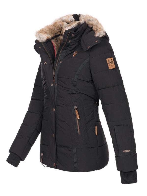 Die Marikoo Damen Winterjacke Nekoo überzeugt durch Funktionalität und edle Details. Das kuschelige Kunstfell in Kapuze und Innenbereich sorgt für angenehme Wärme, während der hoch schließende Kragen optimal vor Wind und Kälte schützt. Die Kapuze ist vielseitig: komplett abnehmbar oder per Reißverschluss nach hinten auf die Schultern zu legen. Zwei Reißverschlusstaschen mit Fleecefutter, eine Innentasche mit Kopfhörerausgang und hochwertige Kunstleder-Zipper machen die Jacke besonders praktisch. Mit perfekter Länge, tailliertem Schnitt und Rippbündchen bleibt sie warm, bequem und stilvoll.
Material: Oberstoff/Futter/Wattierung 100% Polyester; Kunstfell 90% Polyacryl, 10% Polyester.