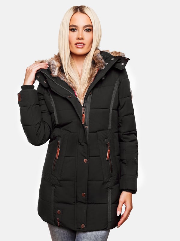 Die Marikoo Damen Winterjacke Nekoo überzeugt durch Funktionalität und edle Details. Das kuschelige Kunstfell in Kapuze und Innenbereich sorgt für angenehme Wärme, während der hoch schließende Kragen optimal vor Wind und Kälte schützt. Die Kapuze ist vielseitig: komplett abnehmbar oder per Reißverschluss nach hinten auf die Schultern zu legen. Zwei Reißverschlusstaschen mit Fleecefutter, eine Innentasche mit Kopfhörerausgang und hochwertige Kunstleder-Zipper machen die Jacke besonders praktisch. Mit perfekter Länge, tailliertem Schnitt und Rippbündchen bleibt sie warm, bequem und stilvoll.
Material: Oberstoff/Futter/Wattierung 100% Polyester; Kunstfell 90% Polyacryl, 10% Polyester.